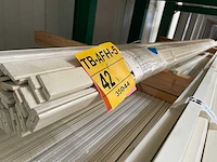 Meranti glaslatten (opdeklatten) gegrond 9x32mm, lengte 245-275cm (39x) - afbeelding 2 van  4