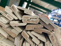 Meranti glaslatten (opdeklatten) gegrond 9x32mm, lengte 245-275cm (39x) - afbeelding 4 van  4