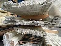 Meranti glaslatten (opdeklatten) gegrond 9x32mm, lengte 245cm (260x) - afbeelding 3 van  4