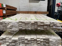 Meranti glaslatten (opdeklatten) gegrond 9x32mm, lengte 490cm (200x) - afbeelding 2 van  4