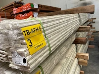 Meranti glaslatten (opdeklatten) gegrond 9x32mm, lengte 490cm (400x) - afbeelding 2 van  4