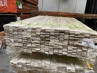 Meranti glaslatten (opdeklatten) gegrond 9x32mm, lengte 490cm (400x) - afbeelding 3 van  4