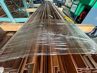 Meranti glaslatten (opdeklatten) transparant gecoat 9x32mm, lengte 275cm (115x) - afbeelding 1 van  4