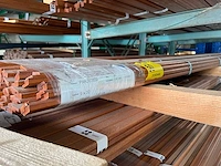 Meranti glaslatten (opdeklatten) transparant gecoat 9x32mm, lengte 275cm (115x) - afbeelding 2 van  4