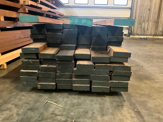 Meranti hardhouten balken - afbeelding 4 van  7