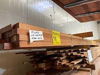 Meranti latten fijnbezaagd/ruw 28x40mm, lengte 400cm (66x) - afbeelding 2 van  3