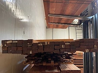 Meranti latten fijnbezaagd/ruw 28x40mm, lengte 400cm (66x) - afbeelding 3 van  3