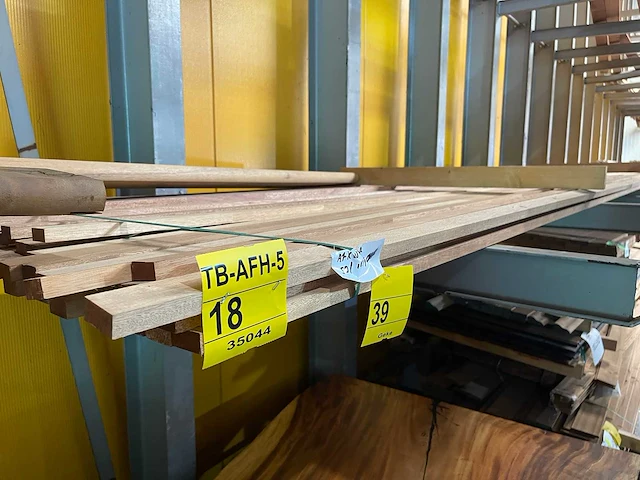 Meranti latten geschaafd fj 19x40mm, lengte 580cm (49x) - afbeelding 2 van  3