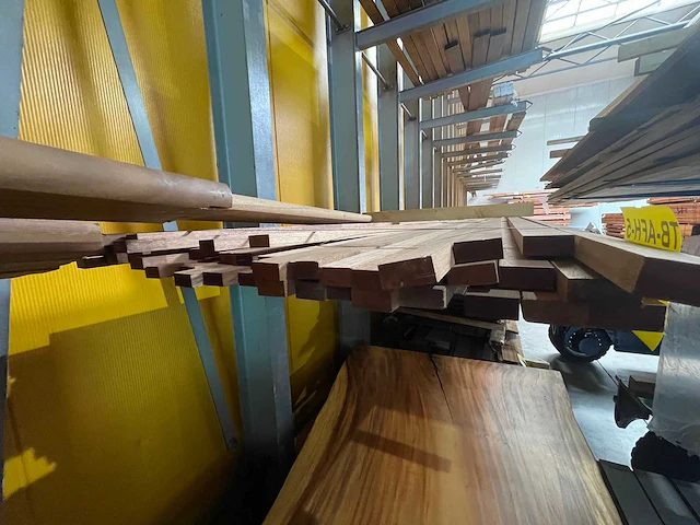 Meranti latten geschaafd fj 19x40mm, lengte 580cm (49x) - afbeelding 3 van  3