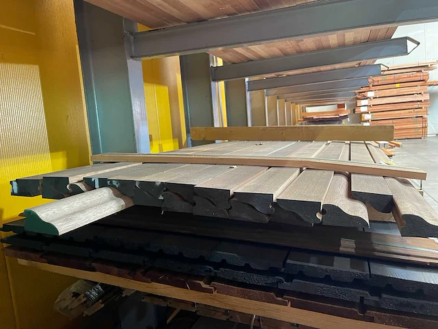 Meranti weldorpels geschaafd 33x65mm, lengte 335cm (21x) - afbeelding 3 van  4