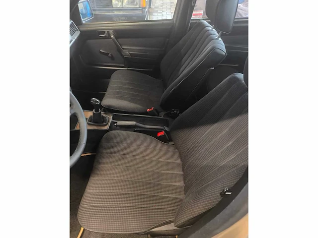 Mercedes - 190e - oldtimer - afbeelding 4 van  25