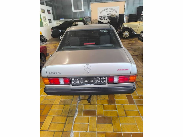 Mercedes - 190e - oldtimer - afbeelding 8 van  25
