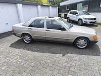 Mercedes - 190e - oldtimer - afbeelding 1 van  25