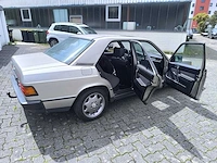 Mercedes - 190e - oldtimer - afbeelding 21 van  25
