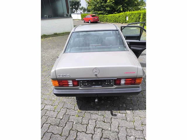 Mercedes - 190e - oldtimer - afbeelding 22 van  25