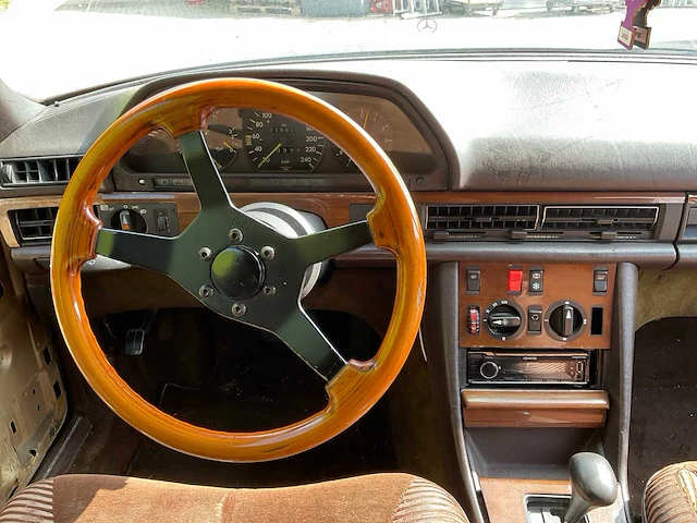 Mercedes - 1983 - 280s - 38-jrs-9 - afbeelding 10 van  38