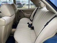 Mercedes - 1985 - 190 - 2.0 - personenauto - afbeelding 4 van  13