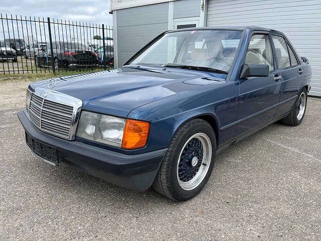 Mercedes - 1985 - 190 - 2.0 - personenauto - afbeelding 1 van  13