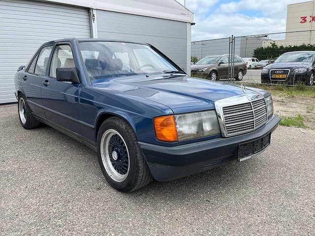 Mercedes - 1985 - 190 - 2.0 - personenauto - afbeelding 7 van  13