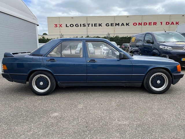 Mercedes - 1985 - 190 - 2.0 - personenauto - afbeelding 8 van  13