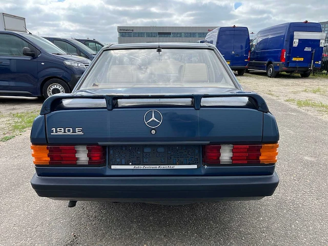 Mercedes - 1985 - 190 - 2.0 - personenauto - afbeelding 10 van  13