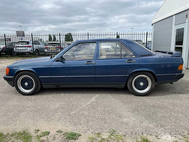 Mercedes - 1985 - 190 - 2.0 - personenauto - afbeelding 12 van  13