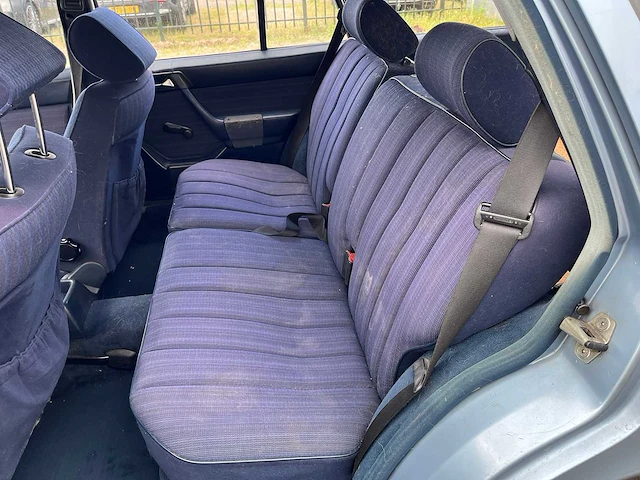 Mercedes - 1986 - 200-serie - 230te - personenauto - afbeelding 3 van  15