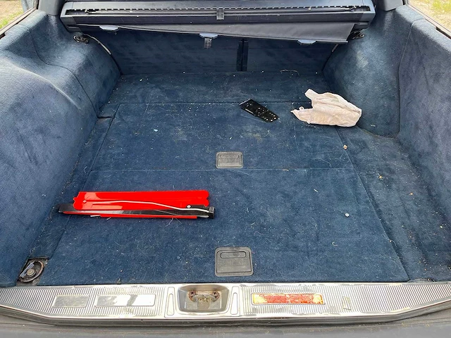 Mercedes - 1986 - 200-serie - 230te - personenauto - afbeelding 4 van  15