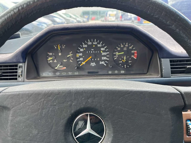 Mercedes - 1986 - 200-serie - 230te - personenauto - afbeelding 5 van  15