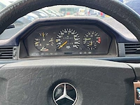 Mercedes - 1986 - 200-serie - 230te - personenauto - afbeelding 5 van  15