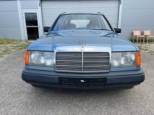 Mercedes - 1986 - 200-serie - 230te - personenauto - afbeelding 8 van  15