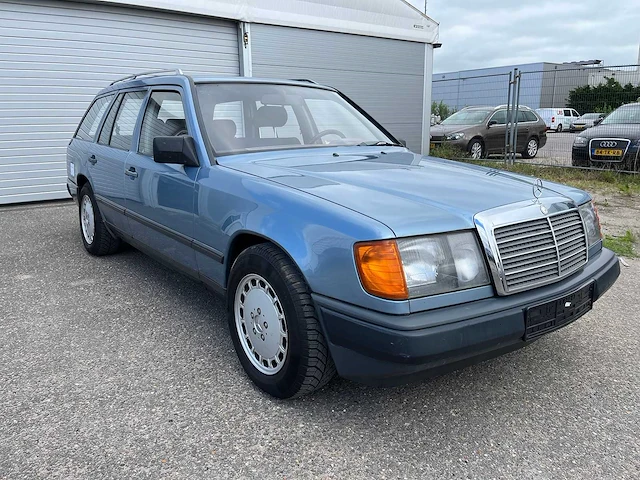 Mercedes - 1986 - 200-serie - 230te - personenauto - afbeelding 9 van  15