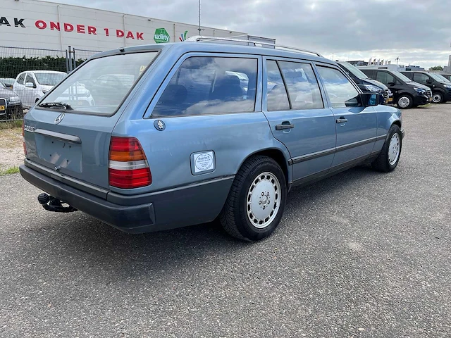 Mercedes - 1986 - 200-serie - 230te - personenauto - afbeelding 11 van  15