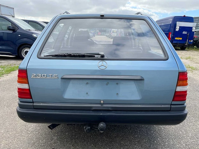 Mercedes - 1986 - 200-serie - 230te - personenauto - afbeelding 12 van  15