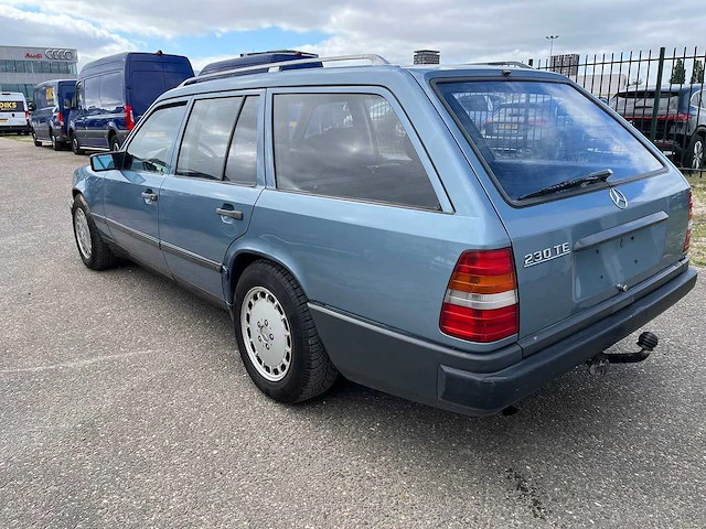 Mercedes - 1986 - 200-serie - 230te - personenauto - afbeelding 13 van  15
