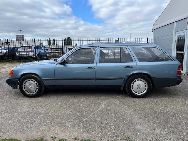 Mercedes - 1986 - 200-serie - 230te - personenauto - afbeelding 14 van  15