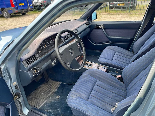 Mercedes - 1986 - 200-serie - 230te - personenauto - afbeelding 15 van  15