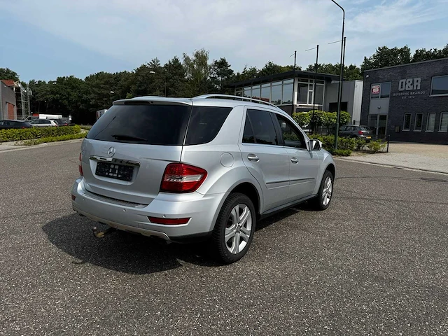 Mercedes - 2009 - ml - 320 cdi 4matic - duits - afbeelding 7 van  12