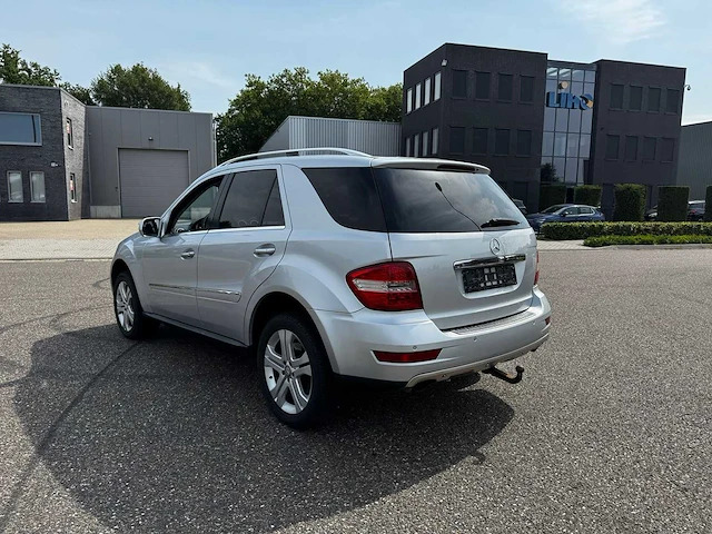 Mercedes - 2009 - ml - 320 cdi 4matic - duits - afbeelding 8 van  12