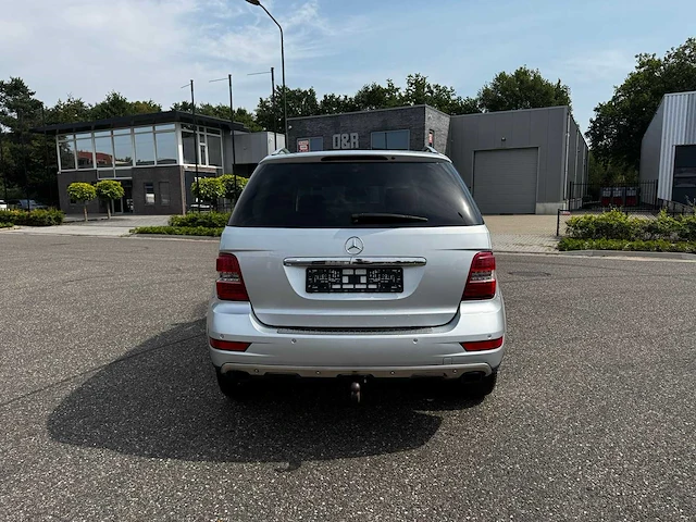 Mercedes - 2009 - ml - 320 cdi 4matic - duits - afbeelding 9 van  12