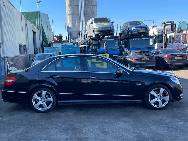 Mercedes - 2011 - e350 - personenauto - afbeelding 3 van  15