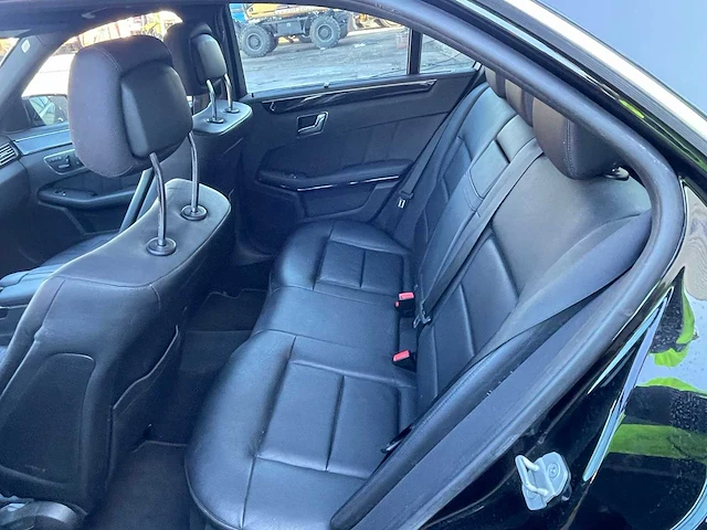 Mercedes - 2011 - e350 - personenauto - afbeelding 4 van  15