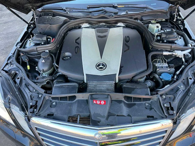 Mercedes - 2011 - e350 - personenauto - afbeelding 5 van  15