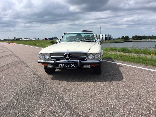 Mercedes - cabriolet - 350sl - oldtimer - afbeelding 18 van  22