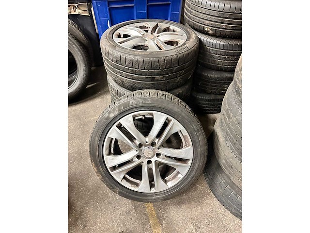 Mercedes - e klasse - 245/45r17 - wielenset - afbeelding 1 van  3