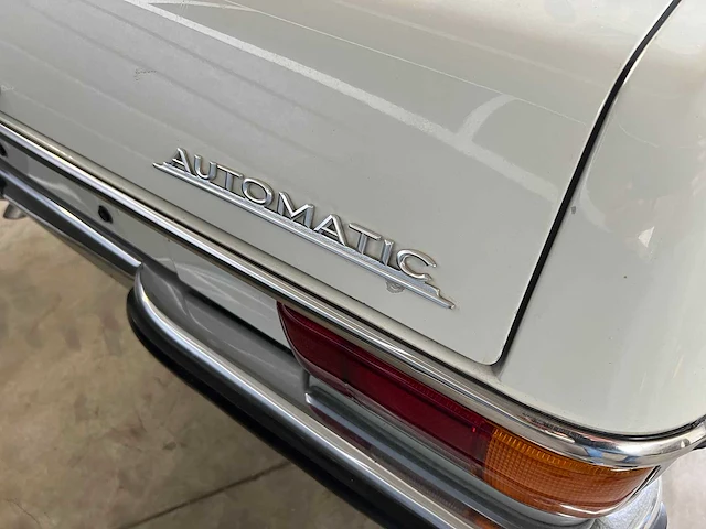 Mercedes - w114 - 250 e - oldtimer - 1968 - afbeelding 4 van  37