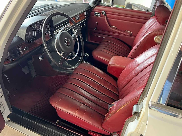 Mercedes - w114 - 250 e - oldtimer - 1968 - afbeelding 6 van  37