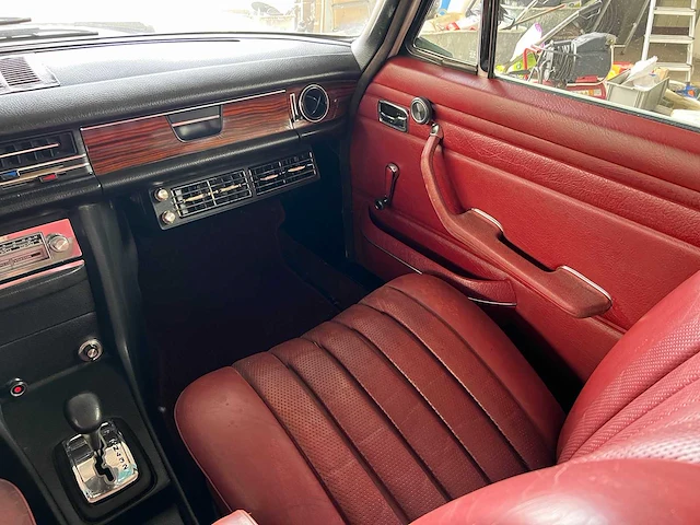 Mercedes - w114 - 250 e - oldtimer - 1968 - afbeelding 7 van  37