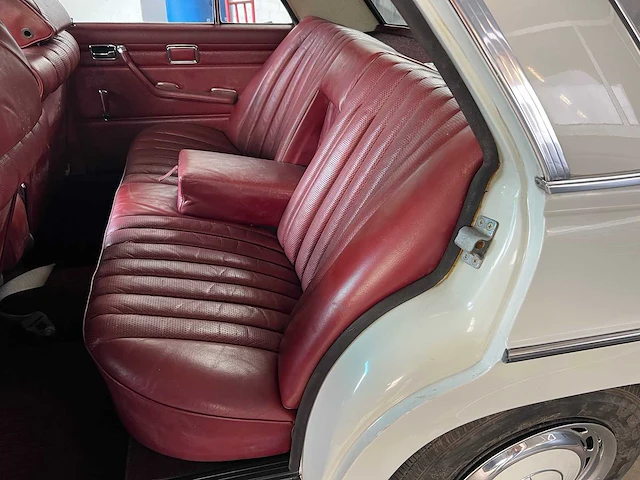 Mercedes - w114 - 250 e - oldtimer - 1968 - afbeelding 9 van  37