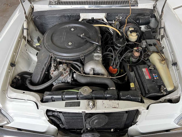 Mercedes - w114 - 250 e - oldtimer - 1968 - afbeelding 19 van  37